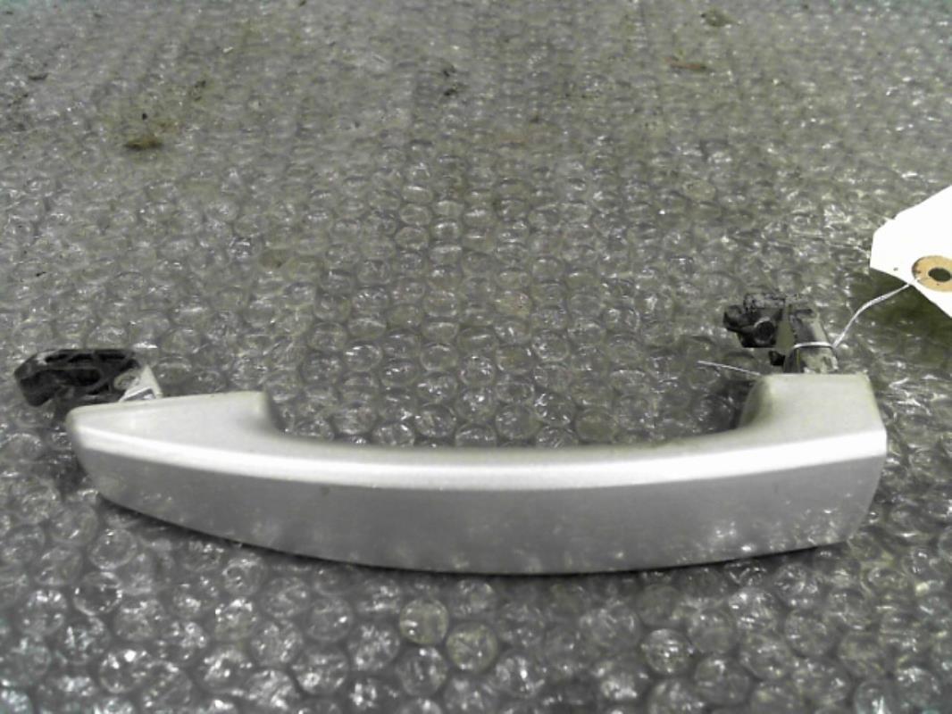 Poignee porte avant droit