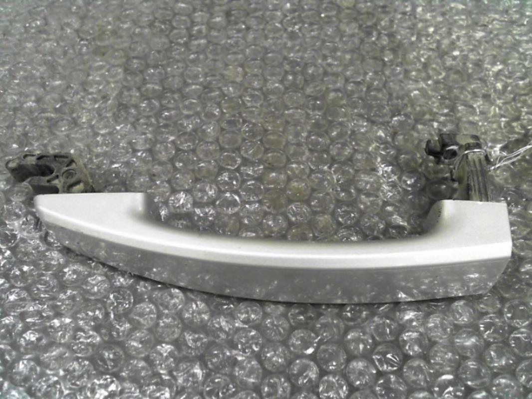 Poignee porte avant gauche