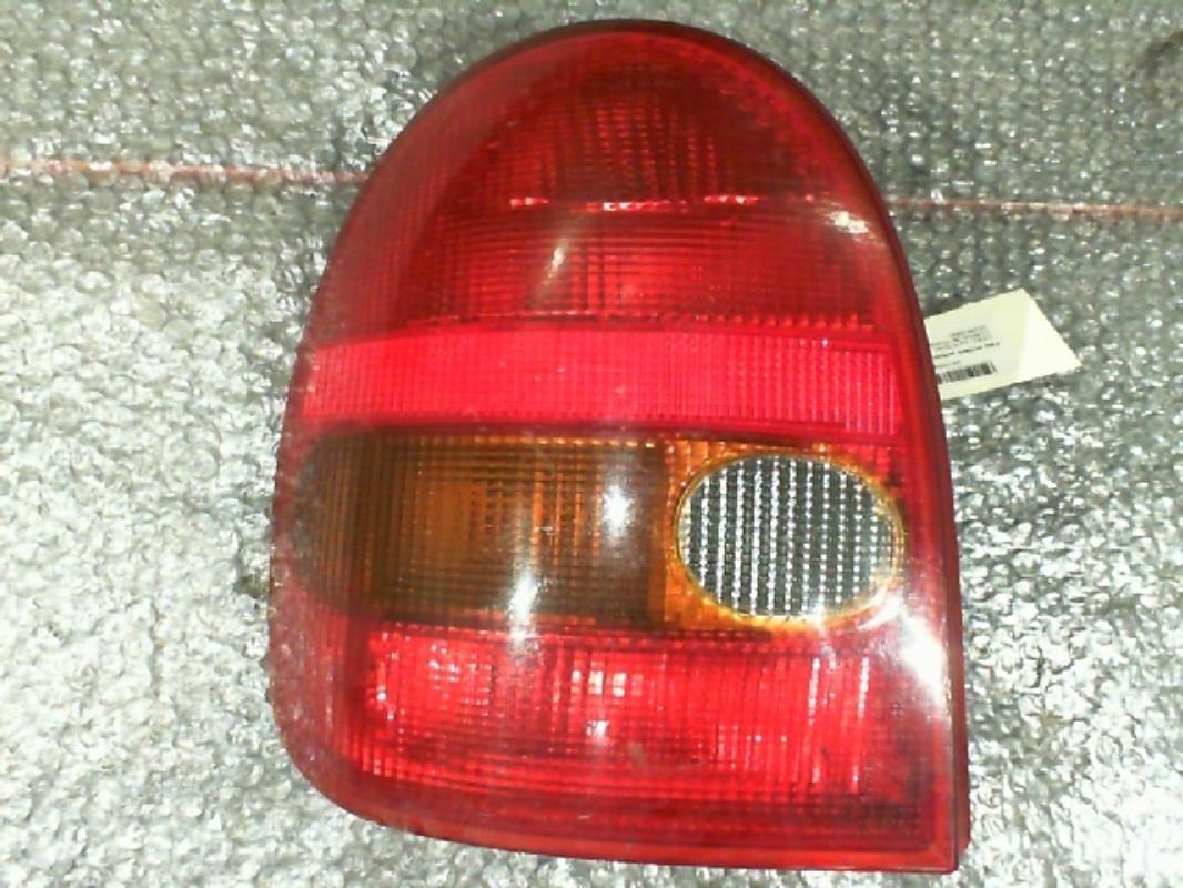 Fanale posteriore principale sinistro (luci)
