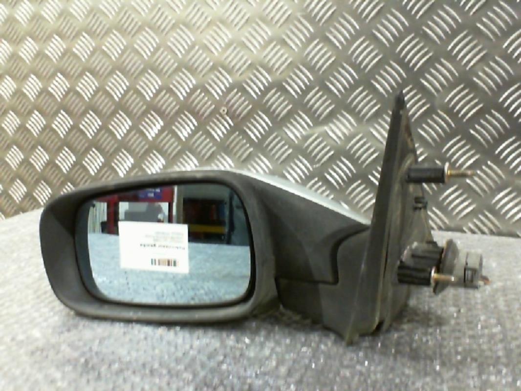 Retrovisor izquierdo