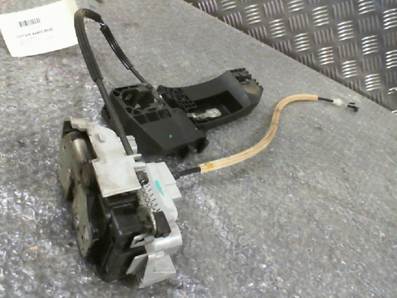 Cerradura delantera derecha