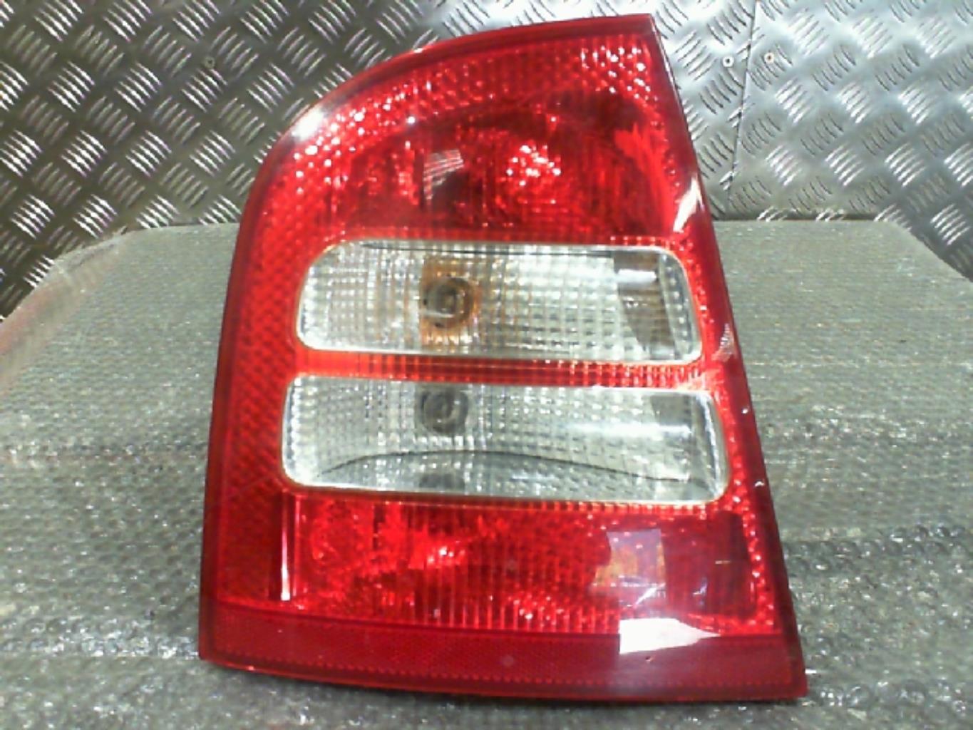 Fanale posteriore principale sinistro (luci)