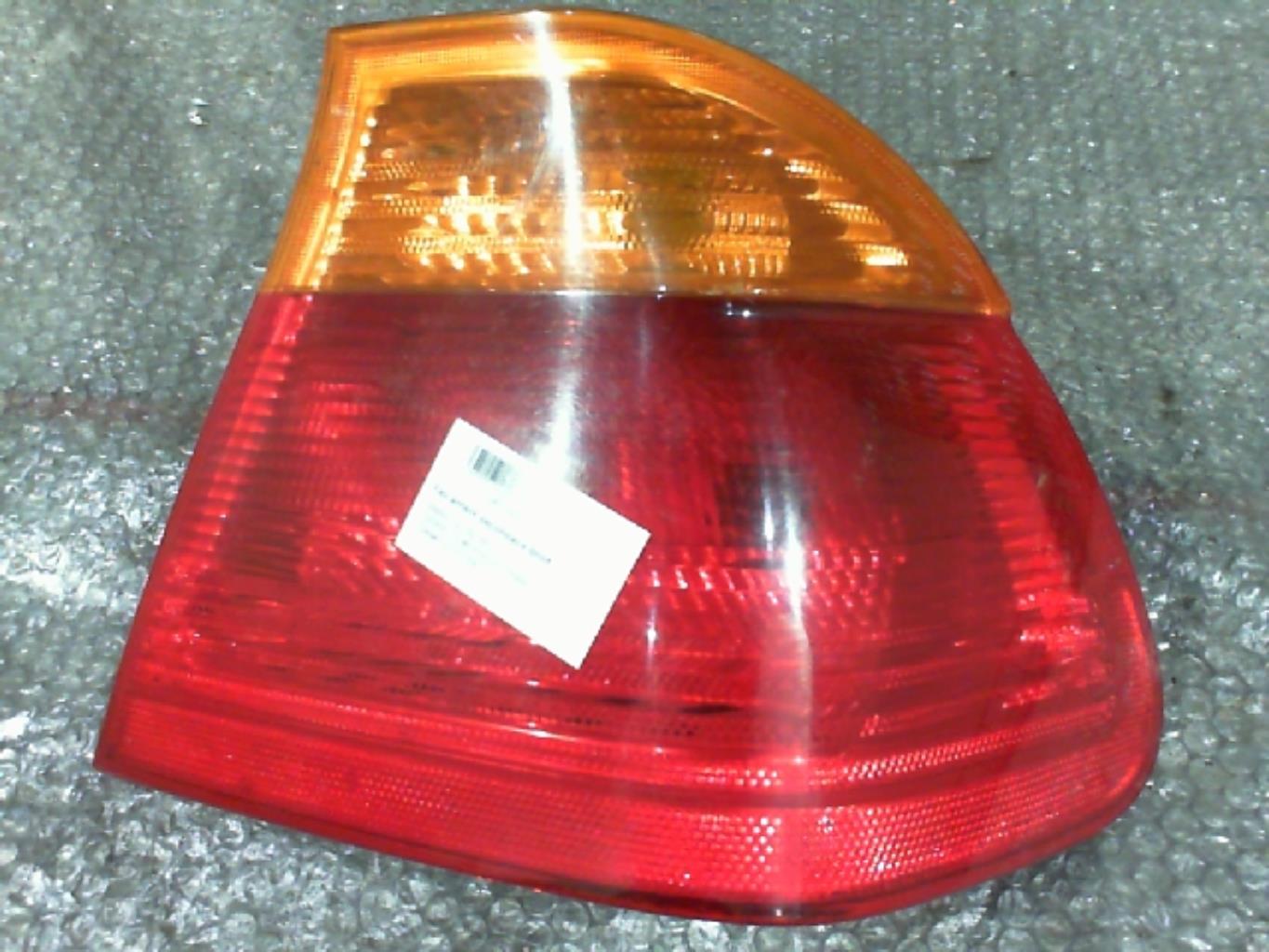Luz trasera secundaria derecha (luces)