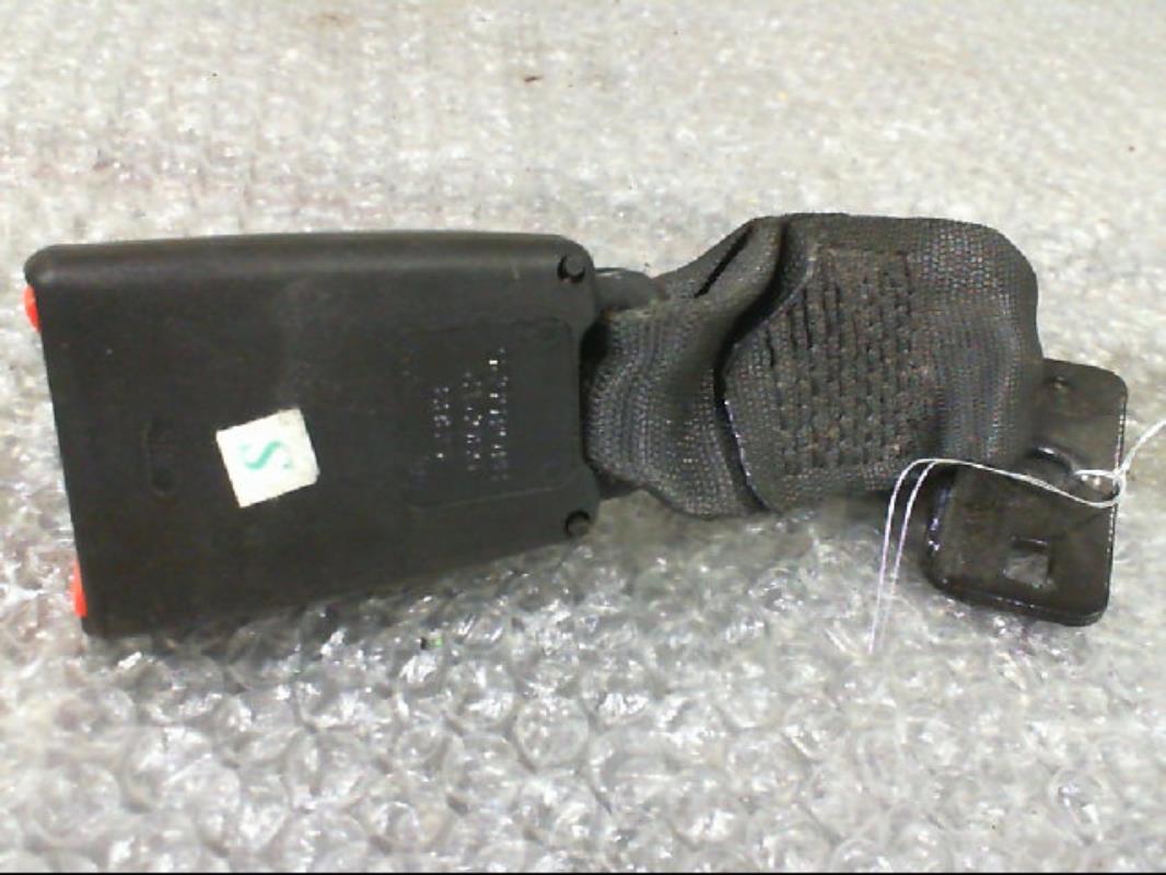 Attache ceinture arriere droit