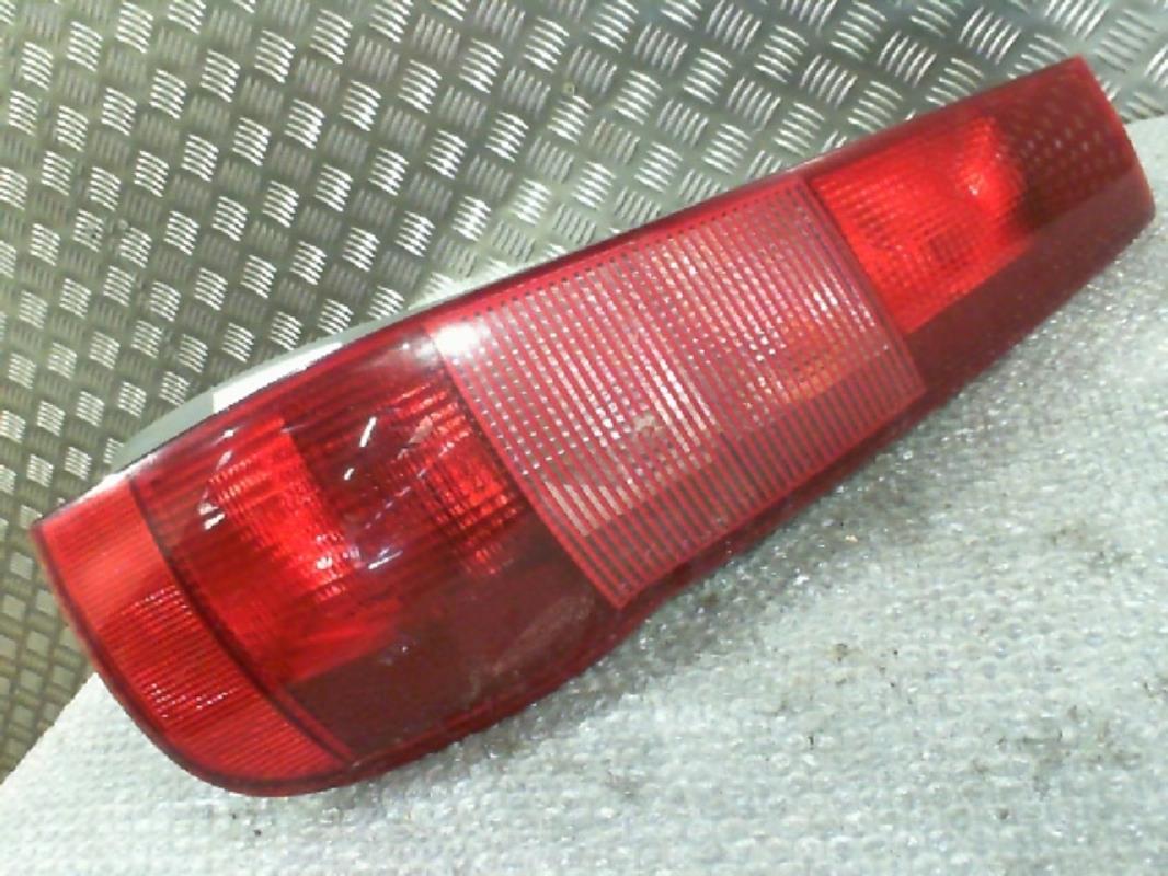 Luz trasera principal derecha (luces)