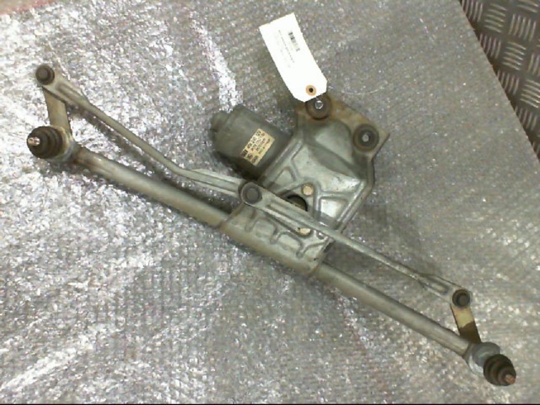 Moteur essuie glace avant