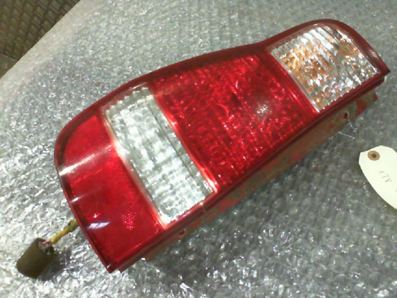 Luz trasera principal izquierda (luces)