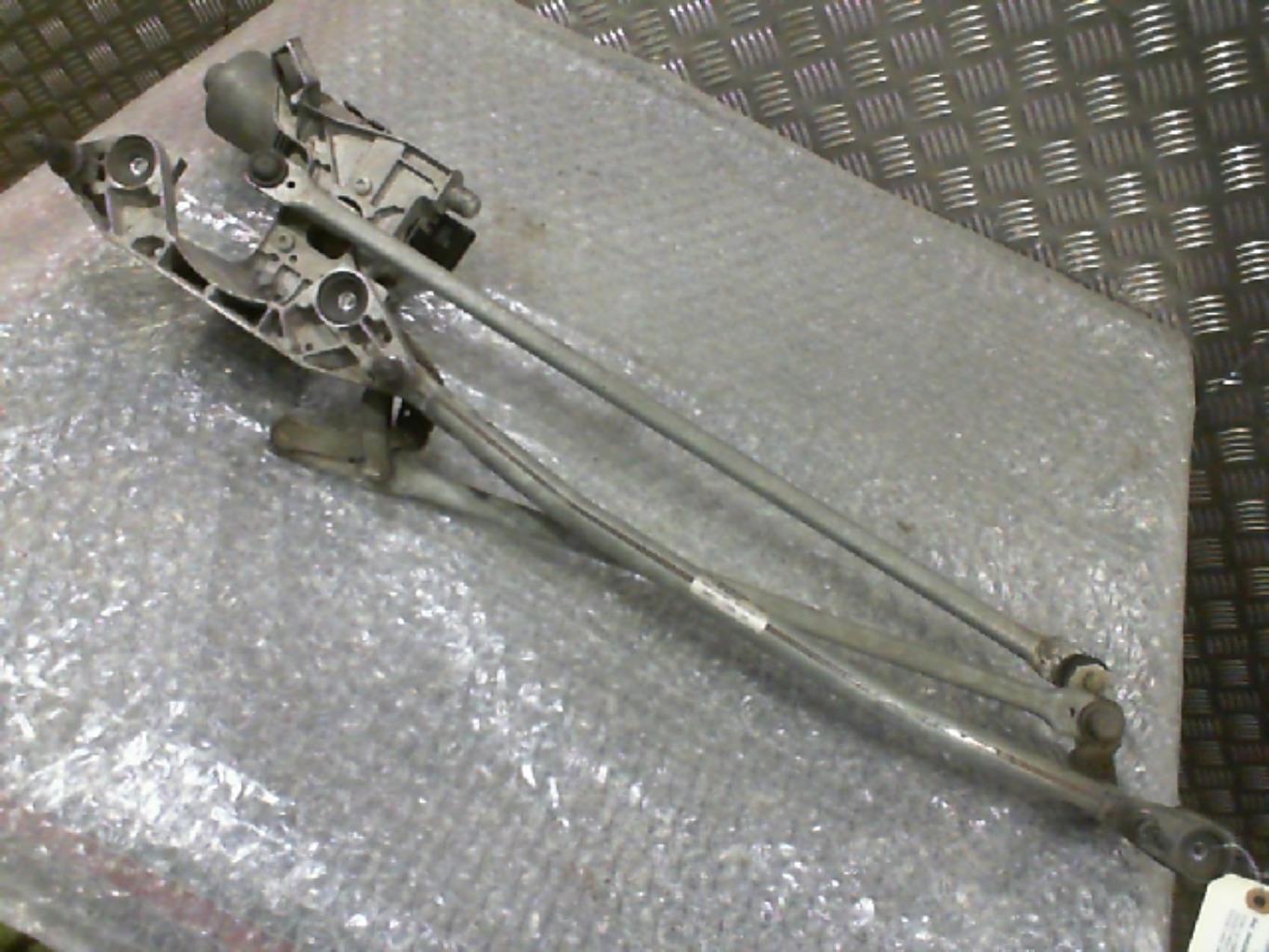 Moteur essuie glace avant