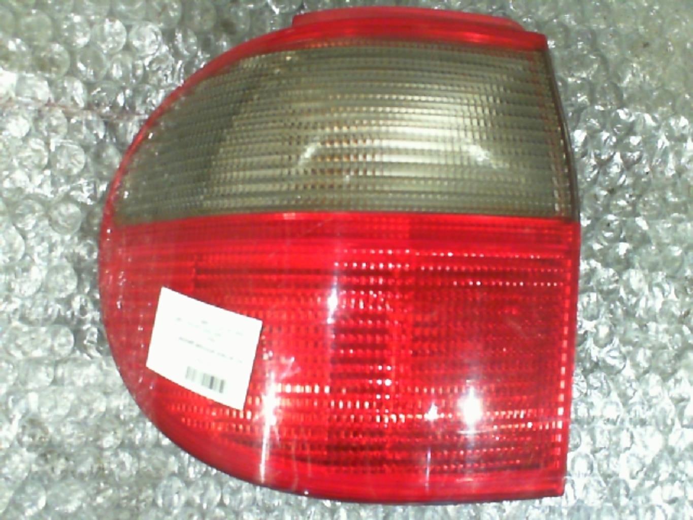 Luz trasera principal izquierda (luces)