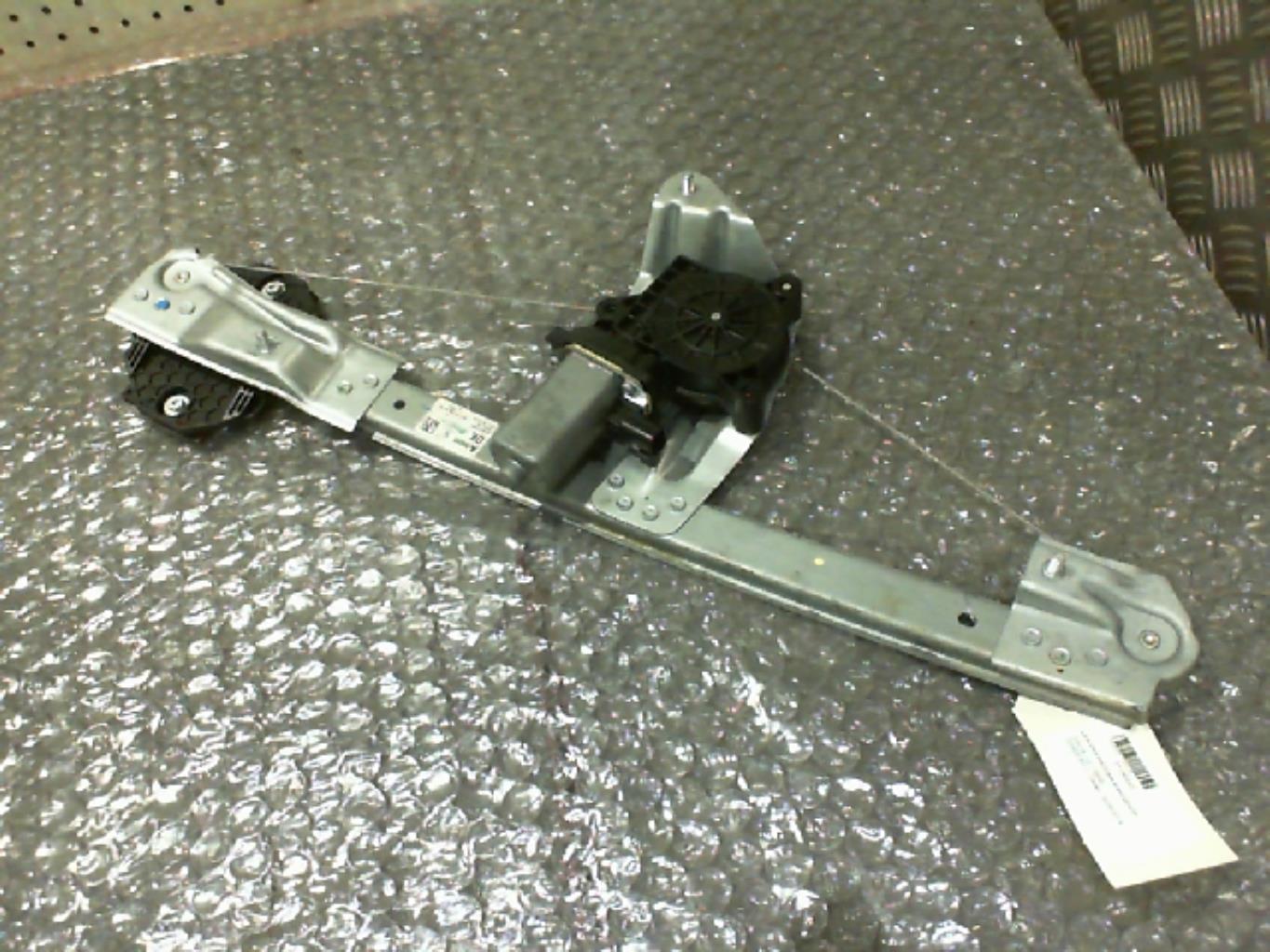 Elevalunas eléctrico delantero izquierdo
