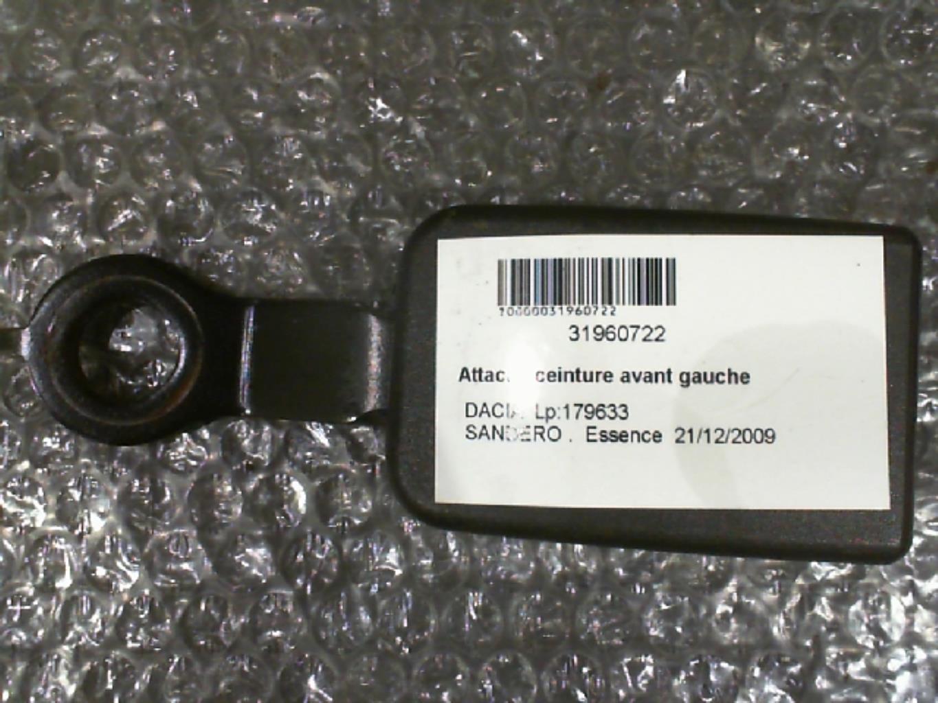 Attache ceinture avant gauche