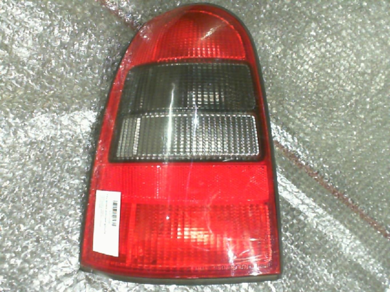 Luz trasera principal izquierda (luces)