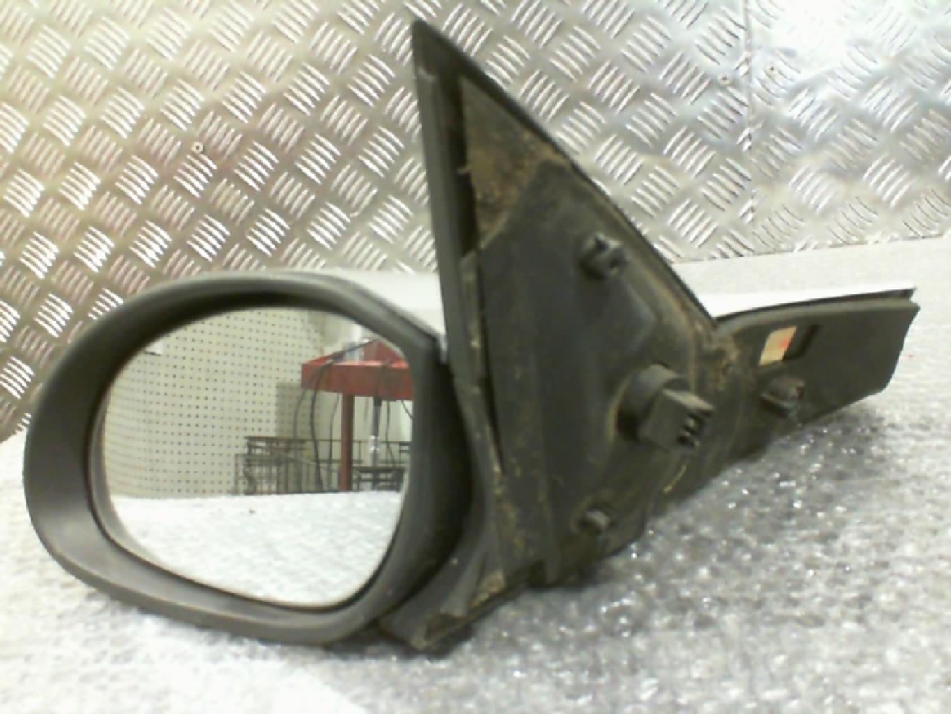 Retrovisor izquierdo