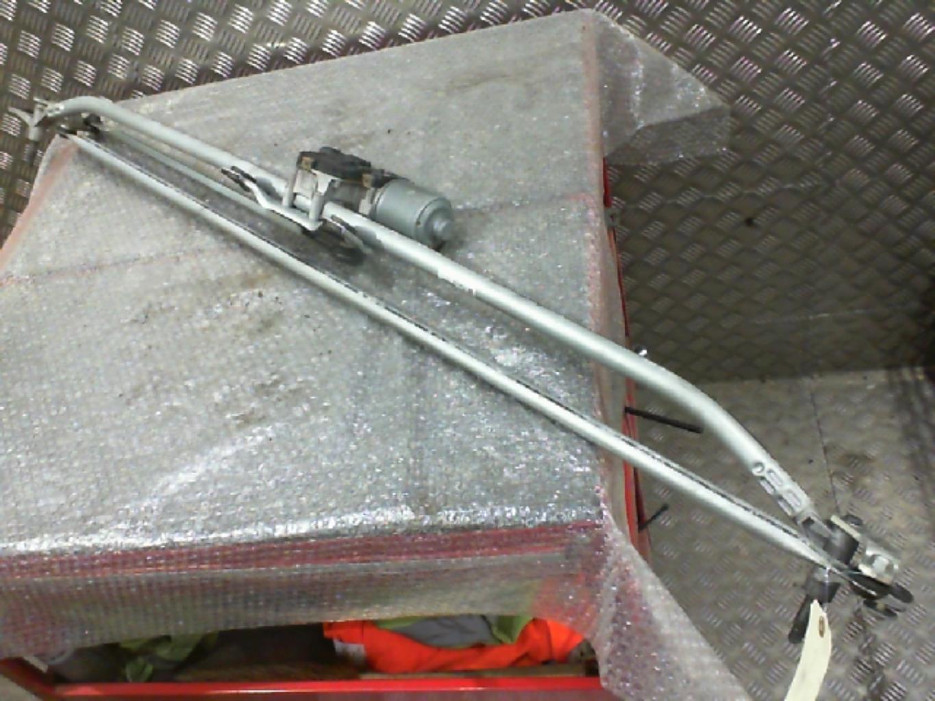 Moteur essuie glace avant