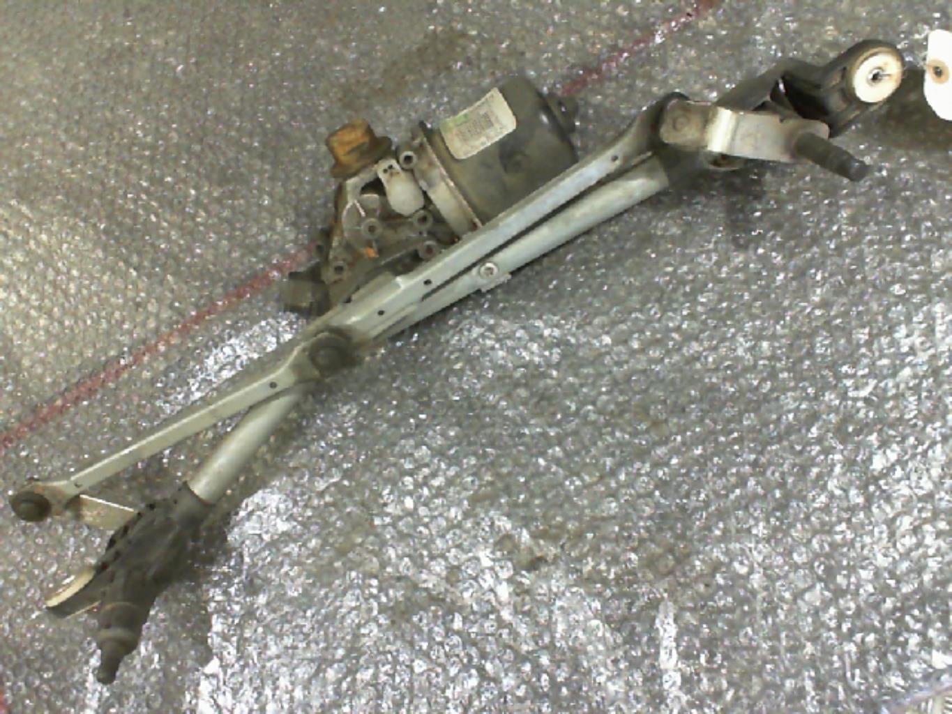 Moteur essuie glace avant