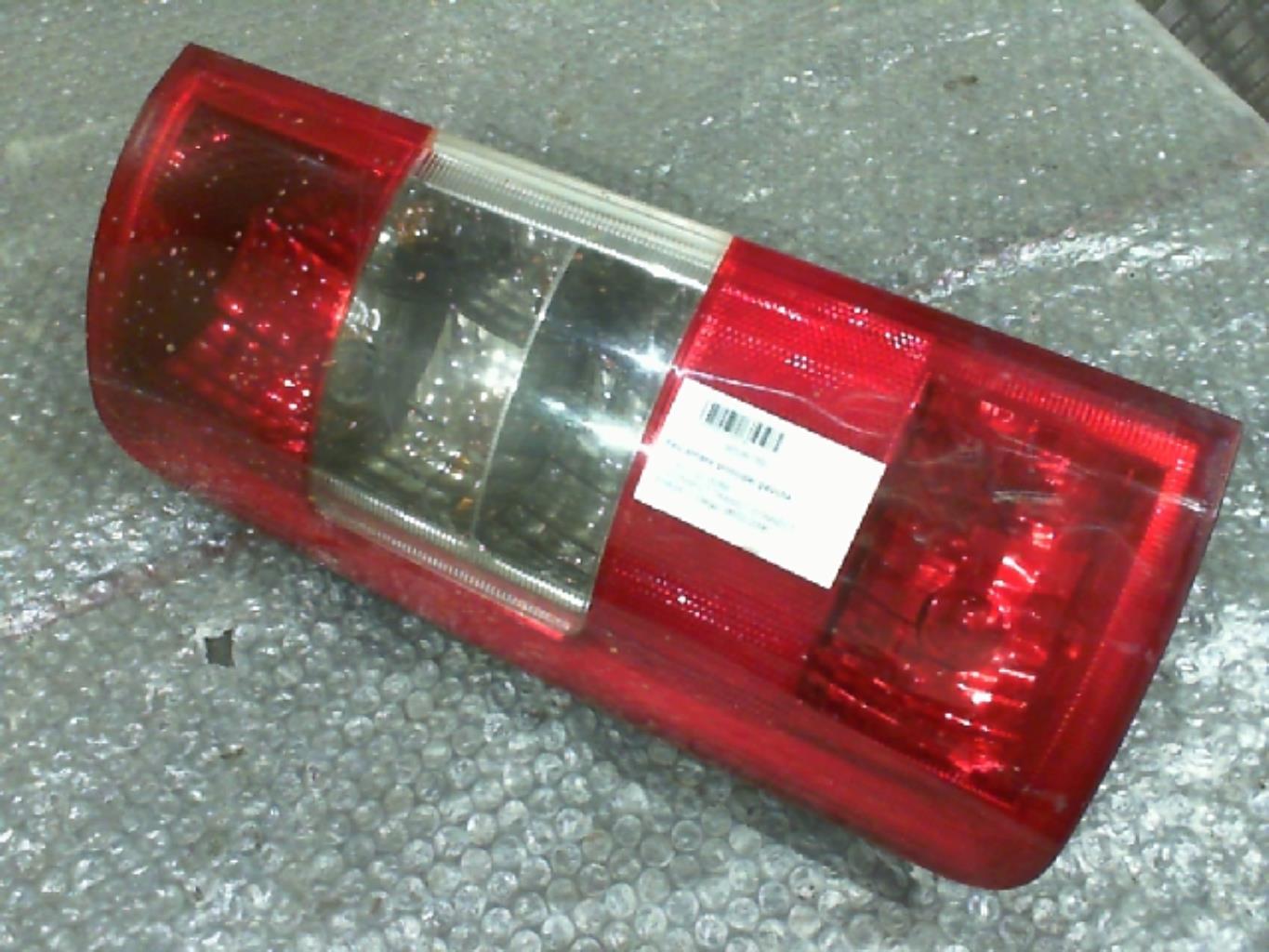 Luz trasera principal izquierda (luces)