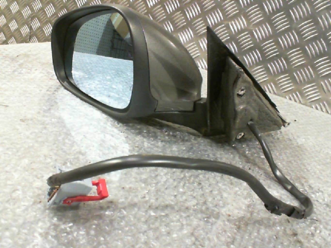 Retrovisor izquierdo