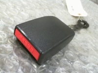 Attache ceinture avant gauche