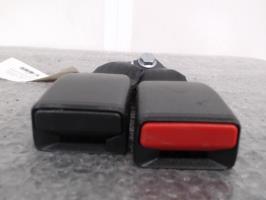 Attache ceinture arriere gauche
