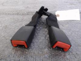 Attache ceinture arriere droit