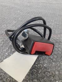 Attache ceinture avant gauche