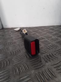Attache ceinture avant droit