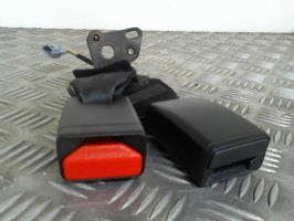 Attache ceinture arriere gauche