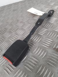 Attache ceinture avant droit
