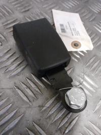 Attache ceinture avant gauche