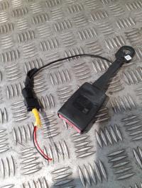 Attache ceinture avant droit
