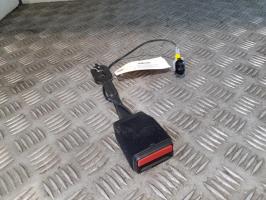 Attache ceinture avant droit