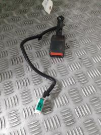Attache ceinture avant gauche