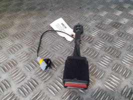 Attache ceinture avant gauche