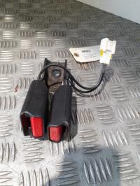 Attache ceinture arriere droit