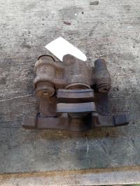 Estribo trasero izquierdo (freno)