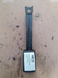 Attache ceinture avant droit