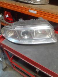 Óptica delantera principal derecha (luces) (faro)