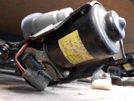 Motore tergicristallo anteriore