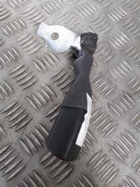 Attache ceinture arriere droit