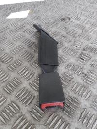 Attache ceinture arriere droit