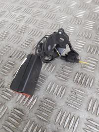 Attache ceinture arriere droit