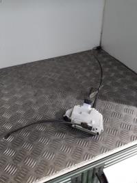 Cerradura delantera derecha