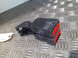 Attache ceinture arriere droit