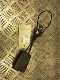 Attache ceinture avant droit