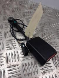 Attache ceinture avant gauche