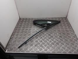 Ventanilla triangular delantera izquierda (puerta)