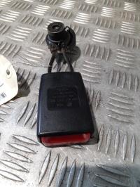 Attache ceinture arriere droit