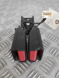 Attache ceinture arriere droit