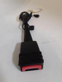 Attache ceinture avant droit