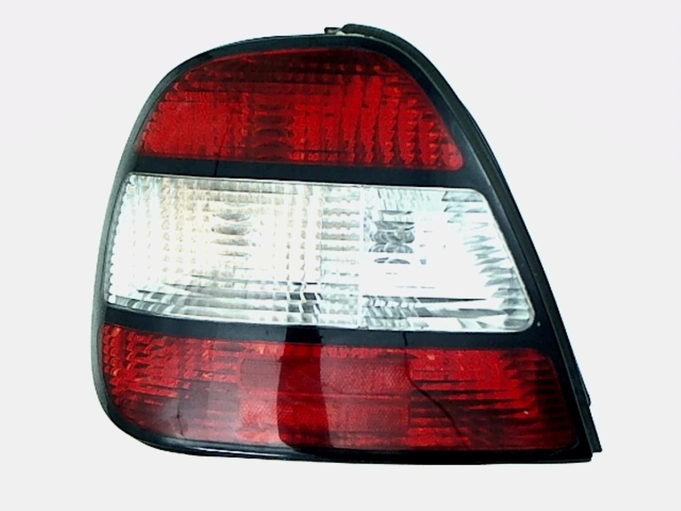 Fanale posteriore principale sinistro (luci)